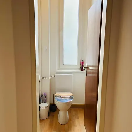 Bright & Spacious In Shared Privat bolig